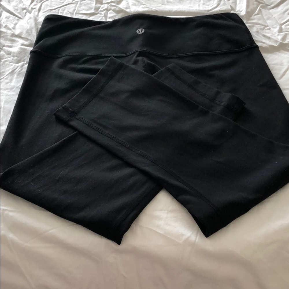 Lululemon Wunder Under Crops. Black Size 8